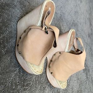 Tan high platform sandals size 36 (6 US)